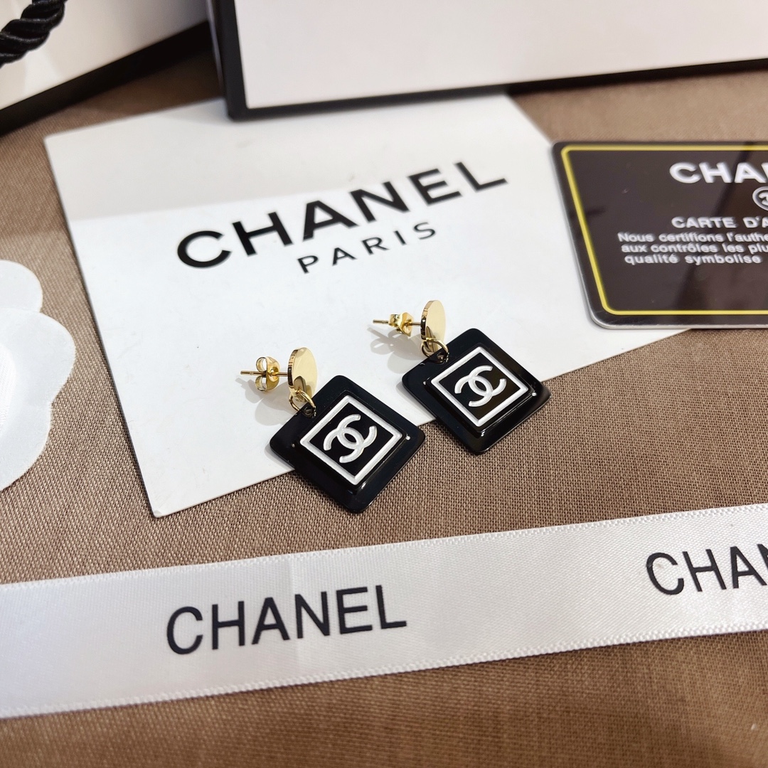 A630     Chanel earring 107361