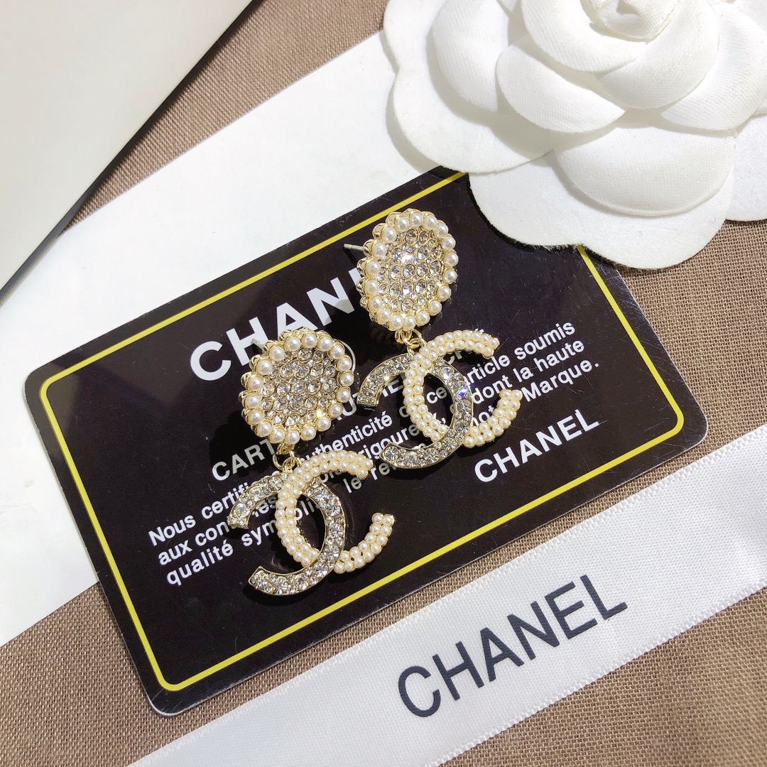 A633      Chanel earring 107367