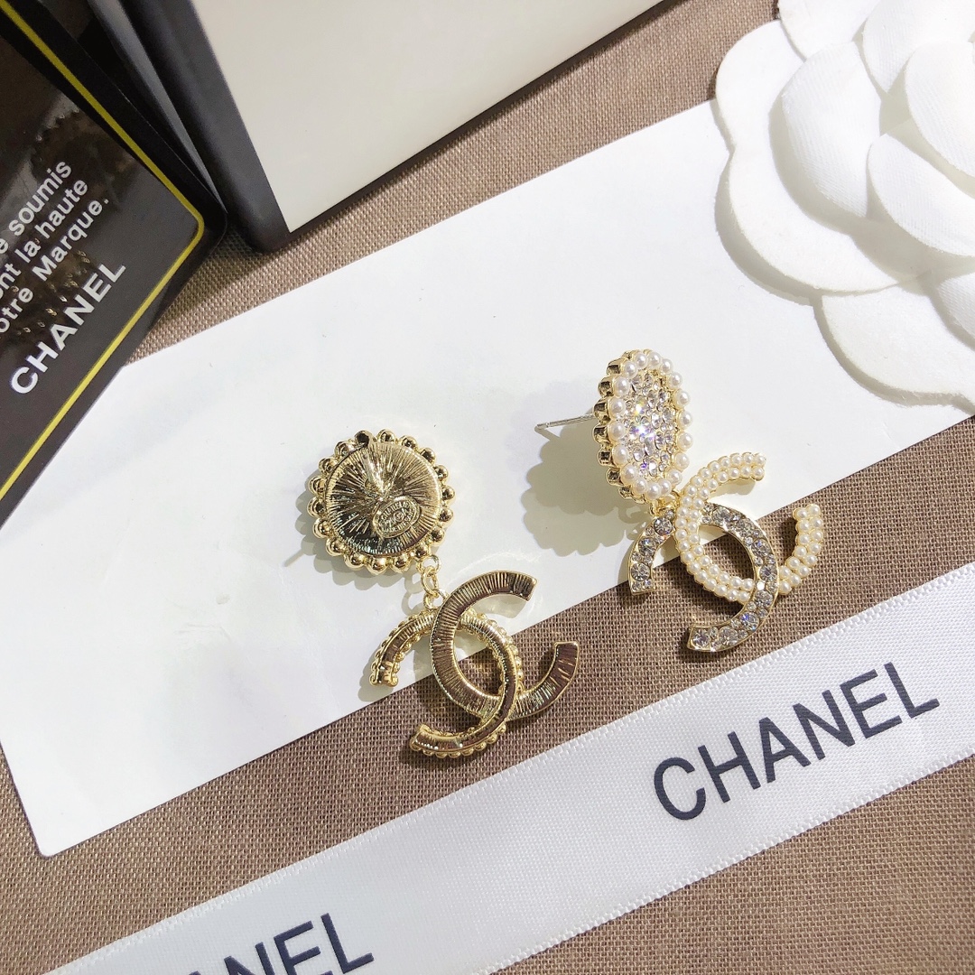 A633      Chanel earring 107367