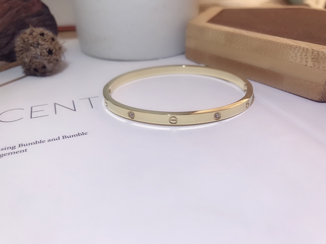 S032 Cartier bracelet 107373