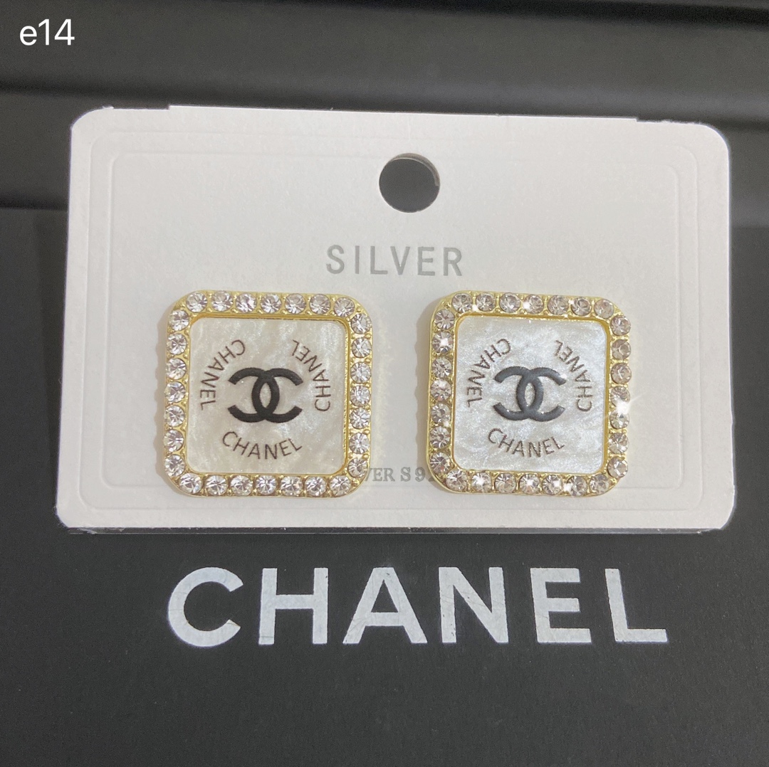 Chanel earring 107608