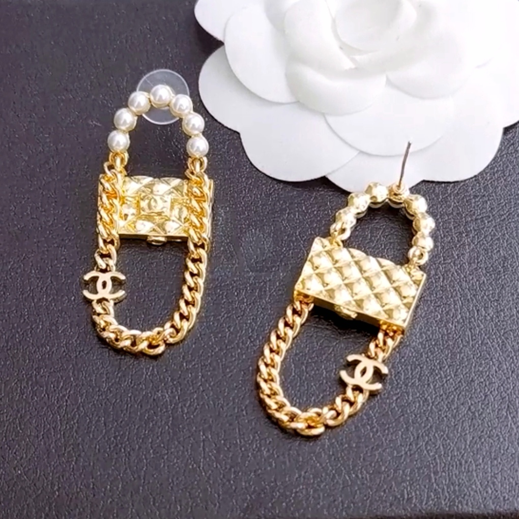 Chanel earring 106360