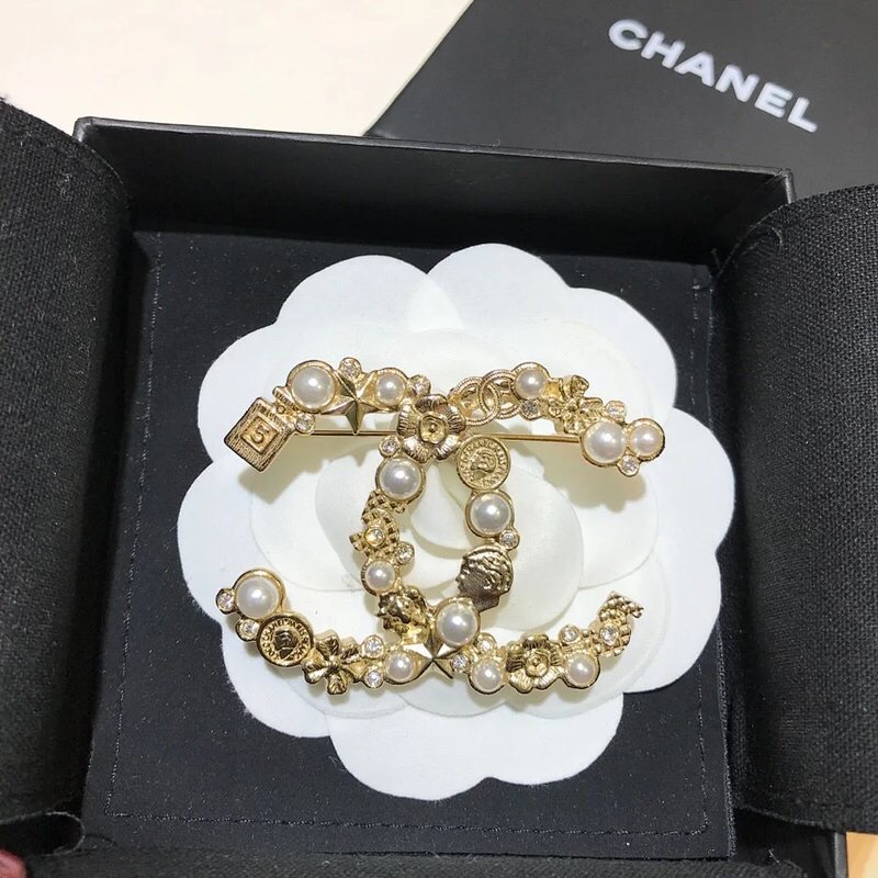 Chanel brooch 106717