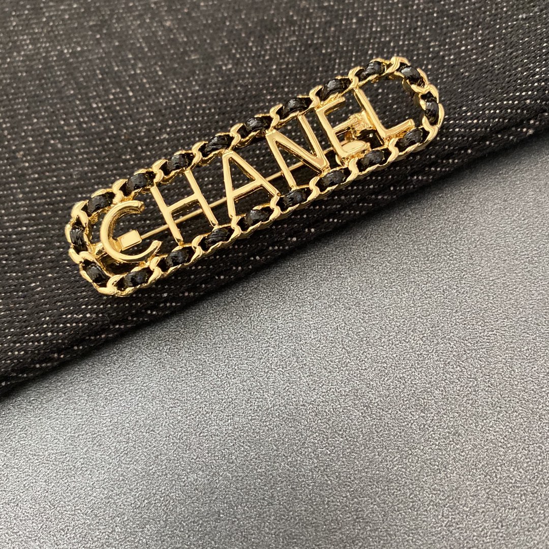 Chanel brooch 106735