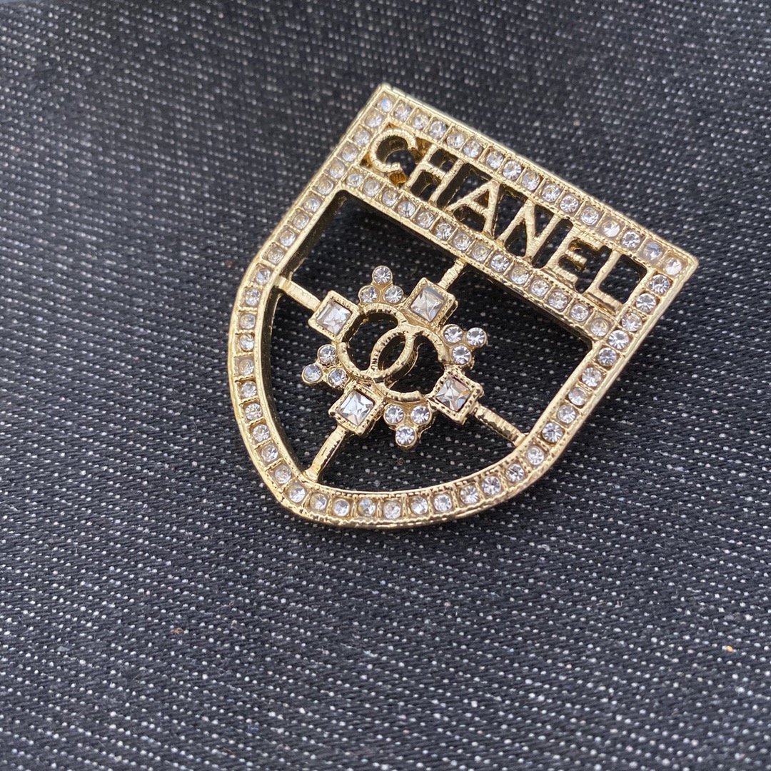 Chanel brooch 106738