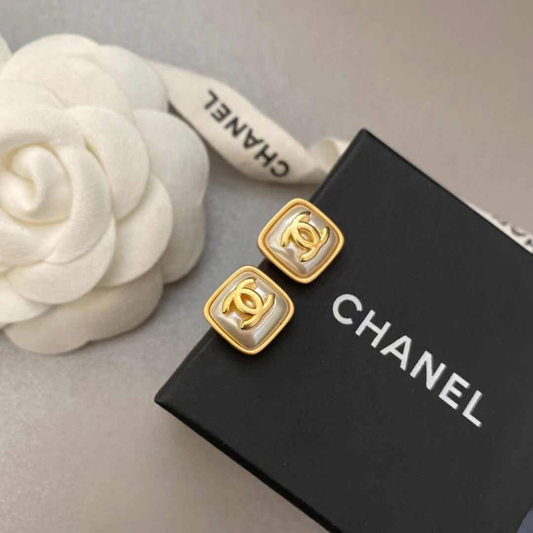 A632 Chanel earring 104803