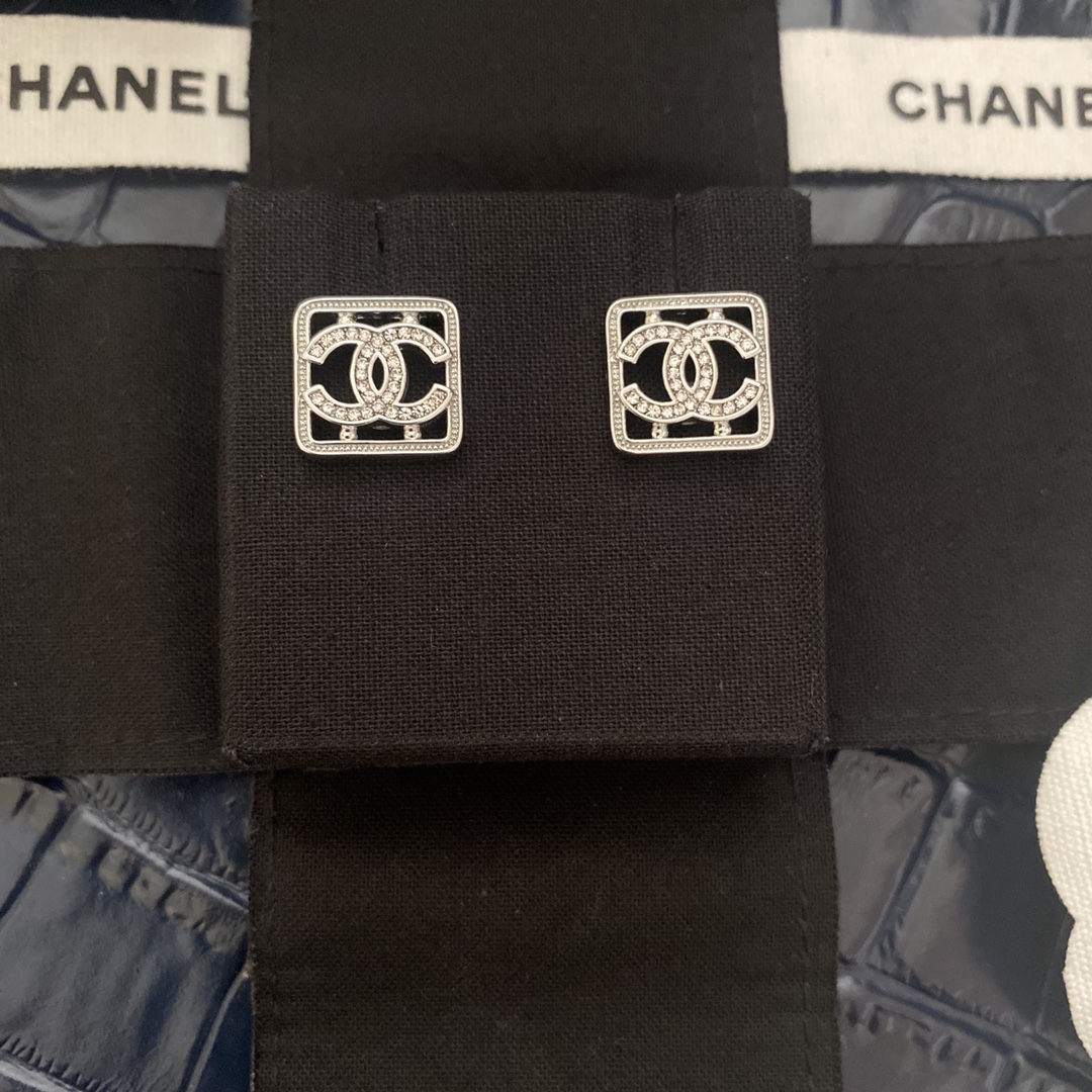 A036  Chanel earring 106957