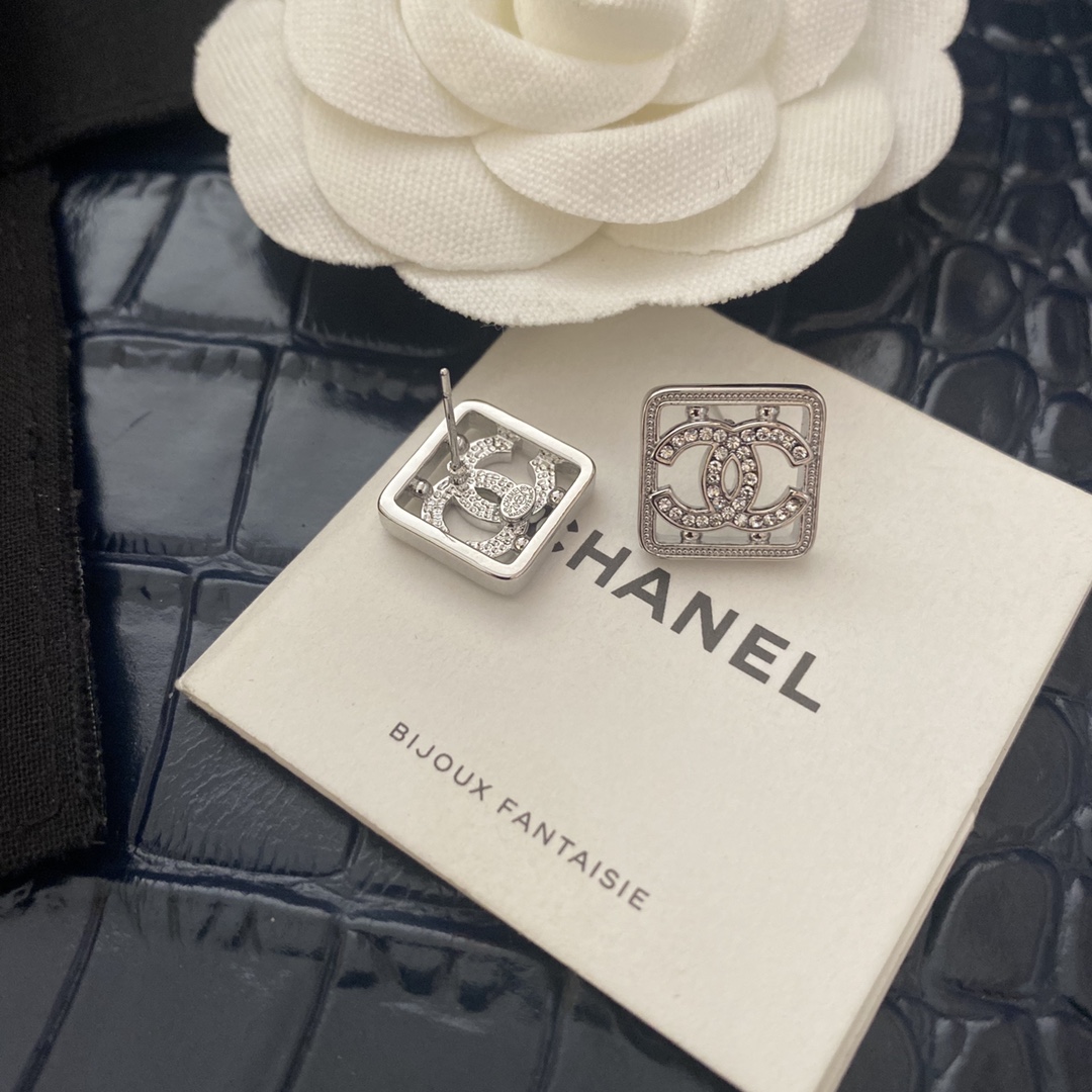 A036  Chanel earring 106957