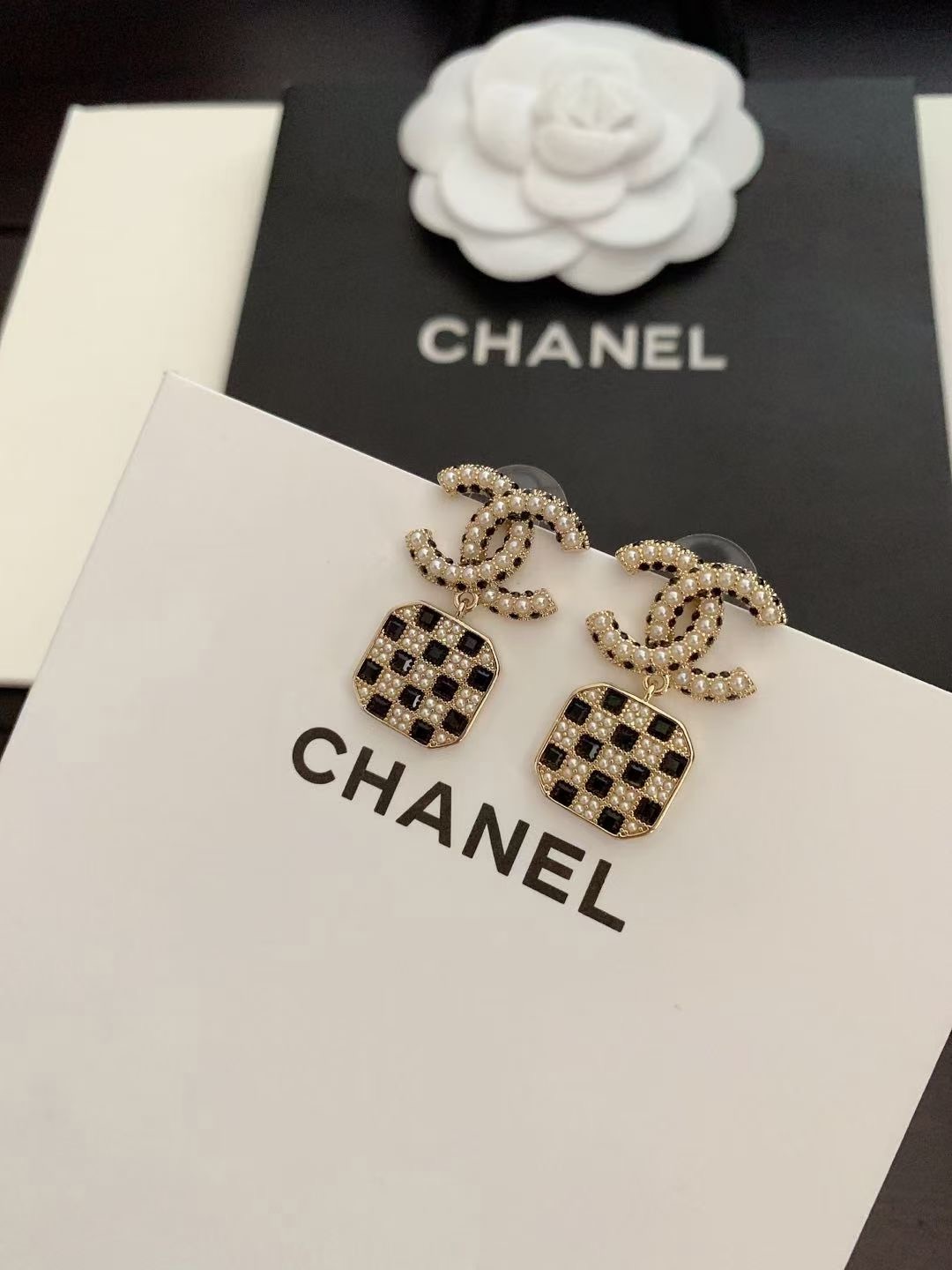 A056 Chanel earring 107107