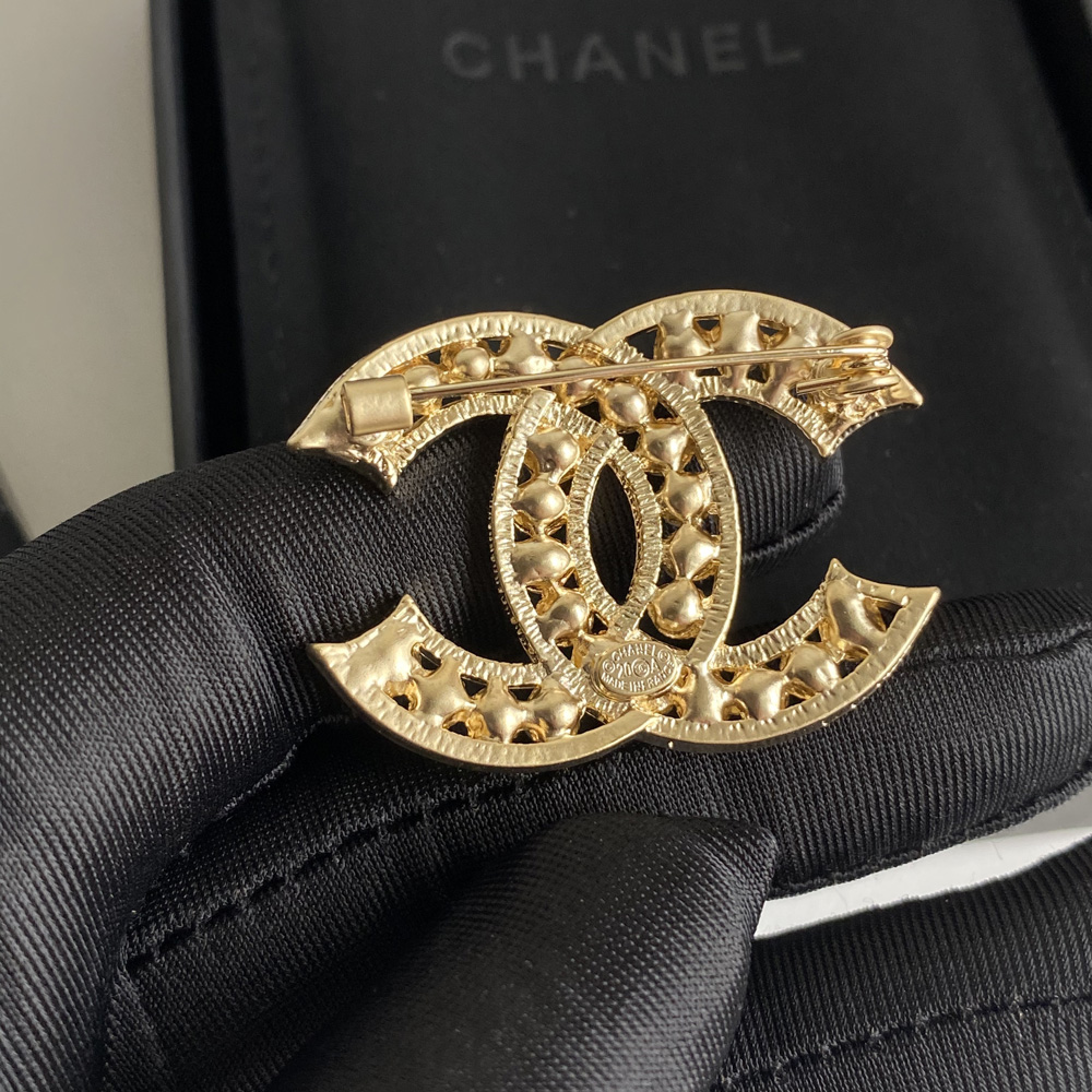 C040 Chanel brooch 104180
