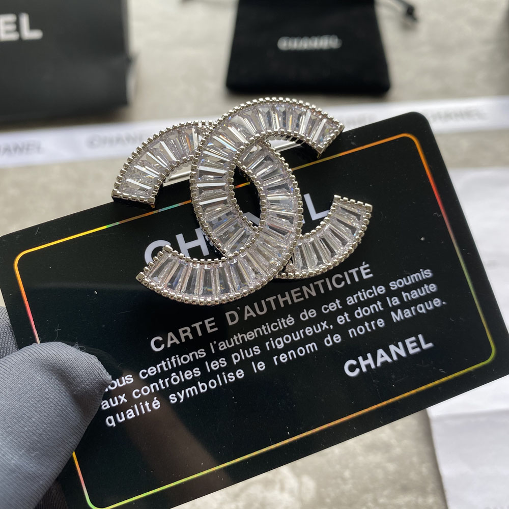 D001 Chanel brooch 110073