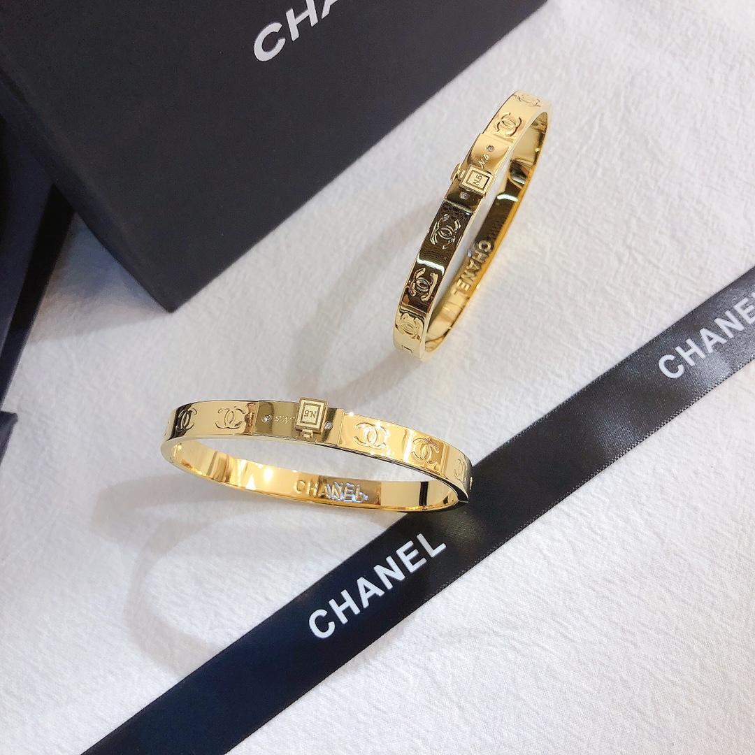 S242  Chanel bracelet 106776