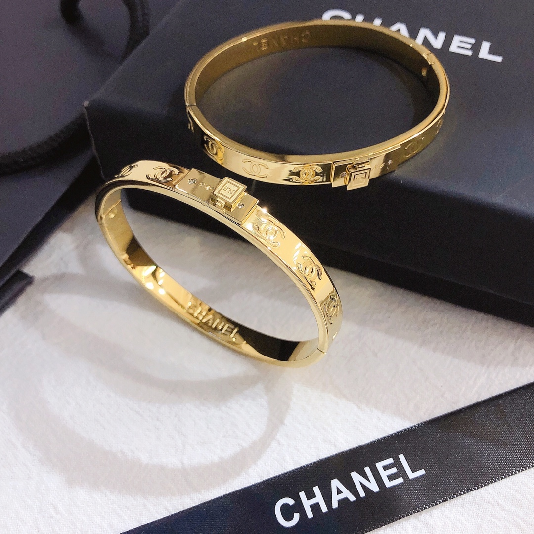 S242  Chanel bracelet 106776