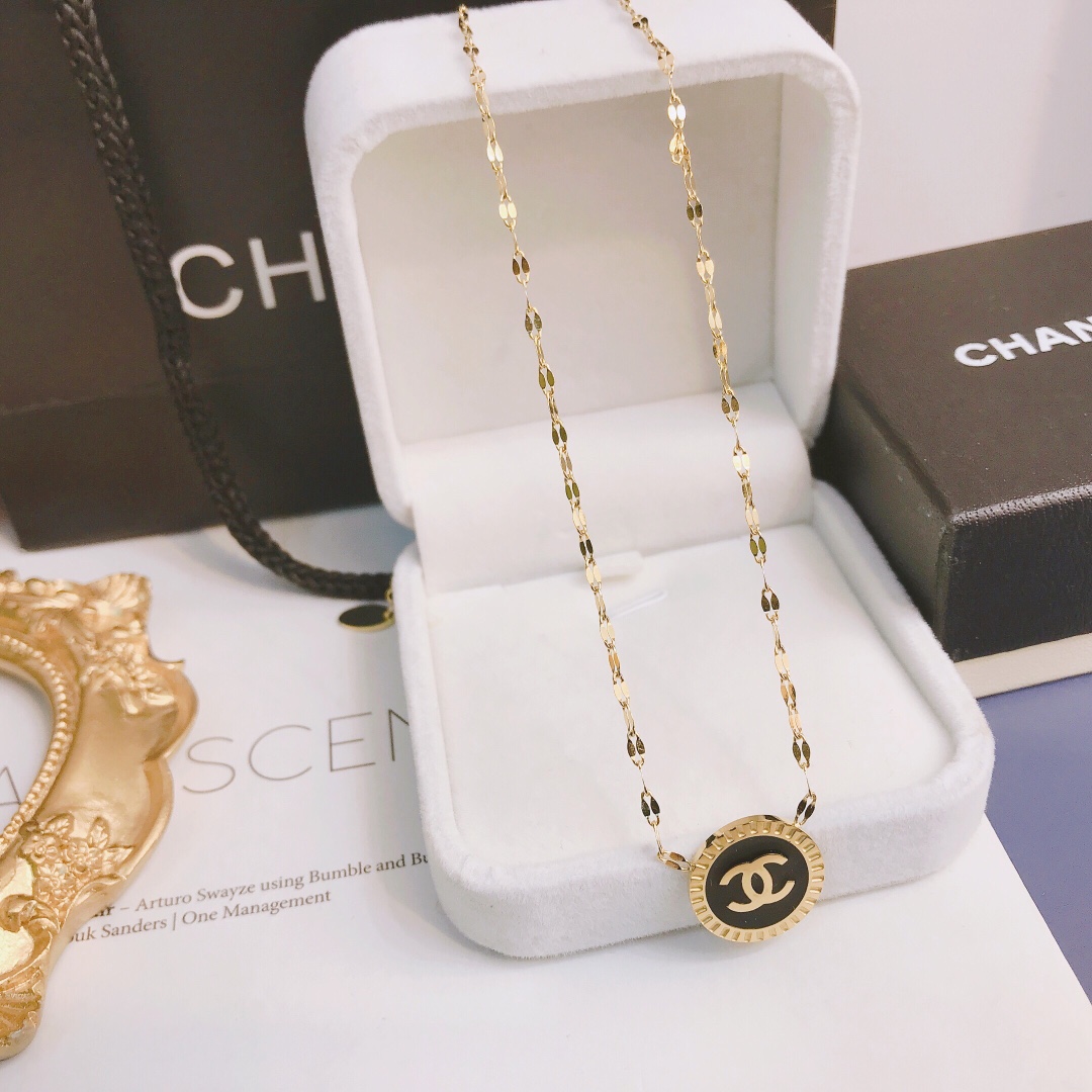 Chanel necklace 105746