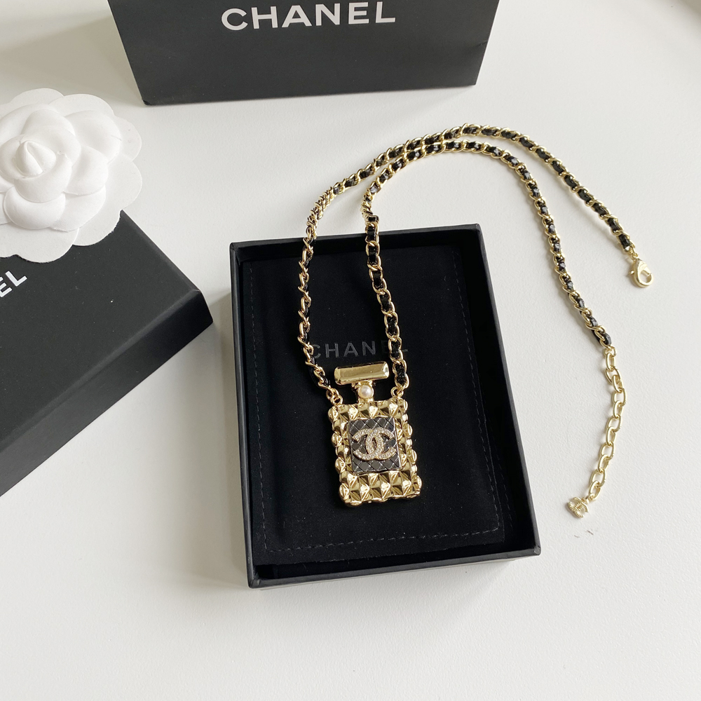 B210 Chanel necklace