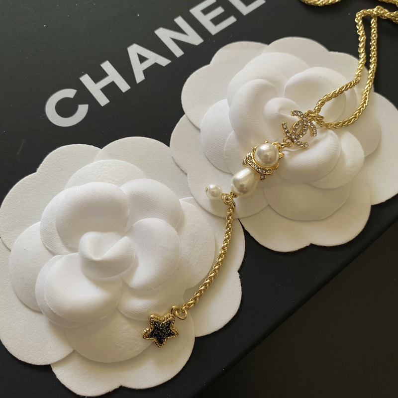 B233 Chanel necklace 106827