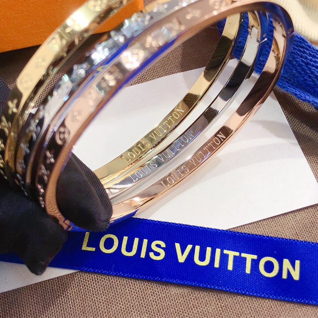 S188  LV bracelet 106212