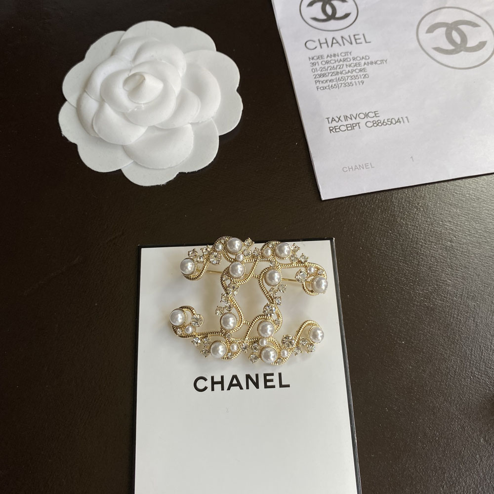 C023 Chanel brooch 107976