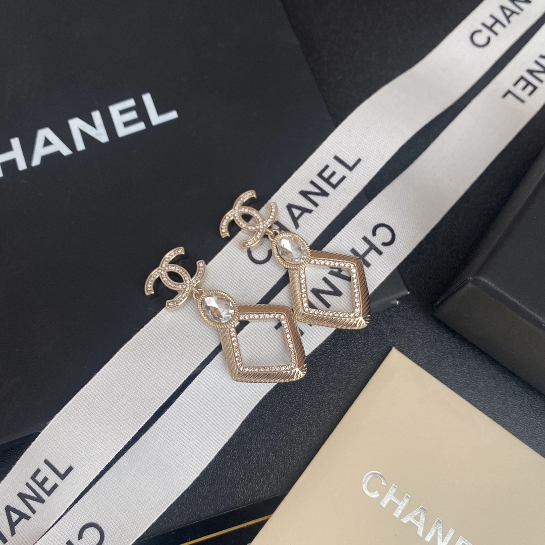 A332  Chanel earring 108010