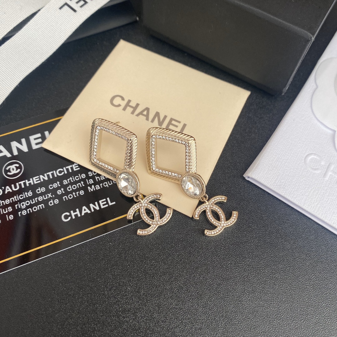 A332  Chanel earring 108010