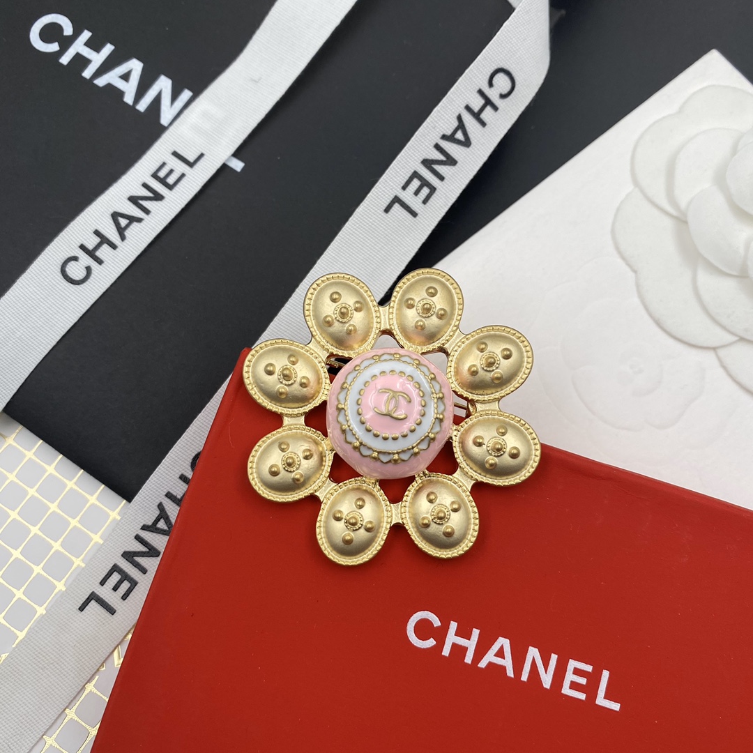C233  Chanel brooch 108027