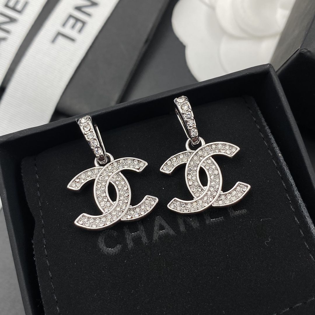 A620 Chanel earring 108308