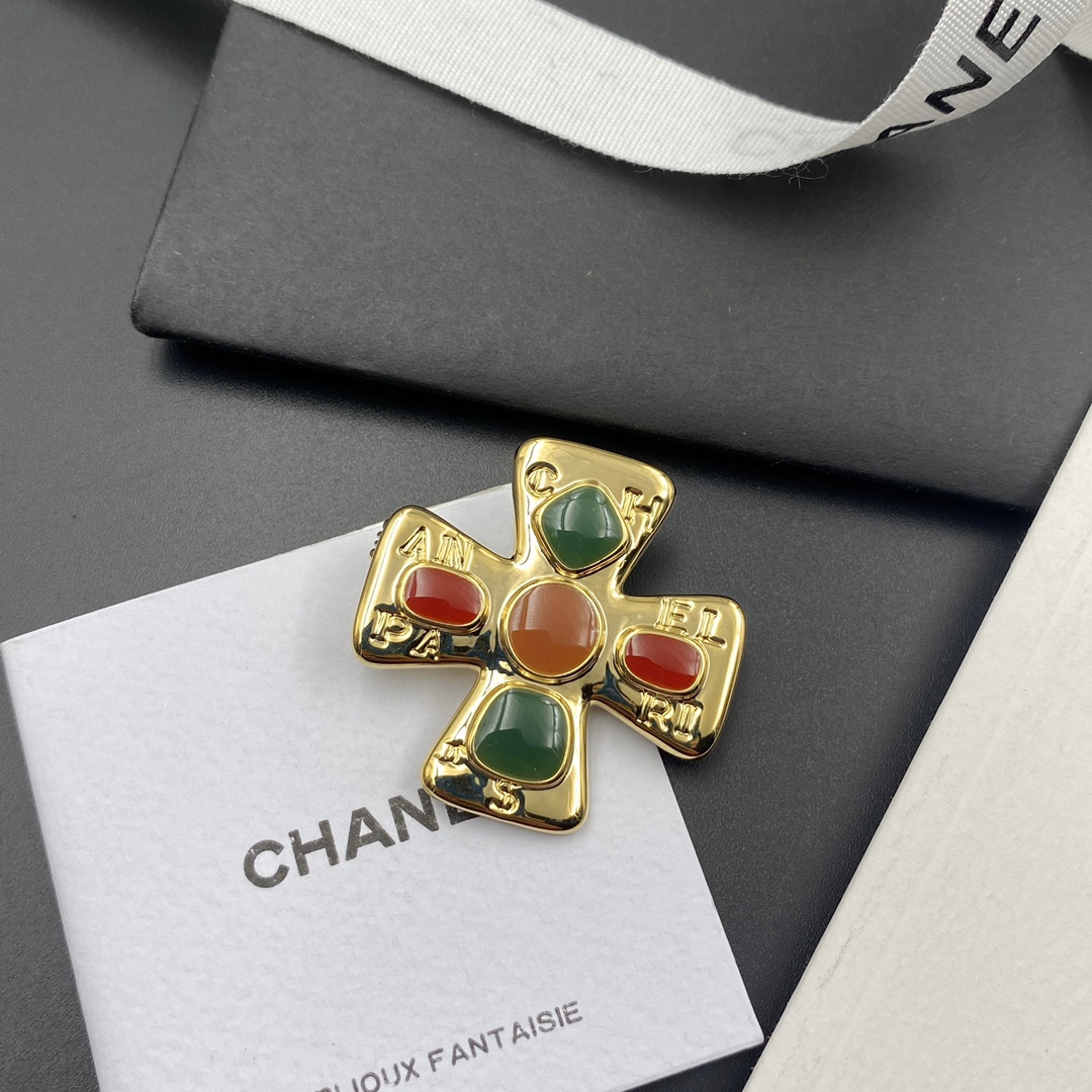 C176 Chanel brooch 108284