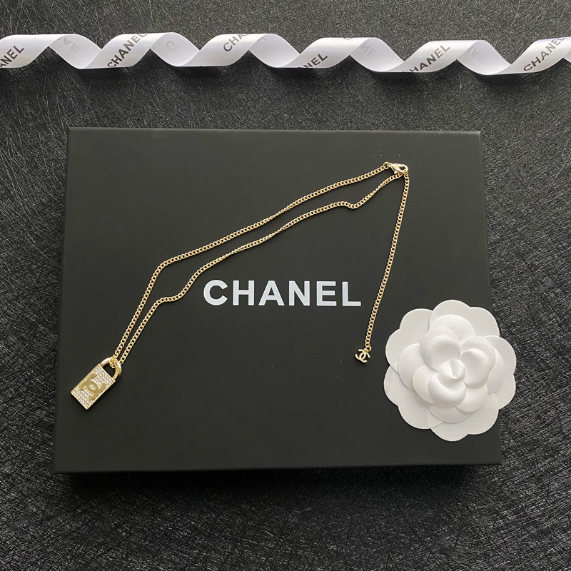 B066 Chanel necklace 104742
