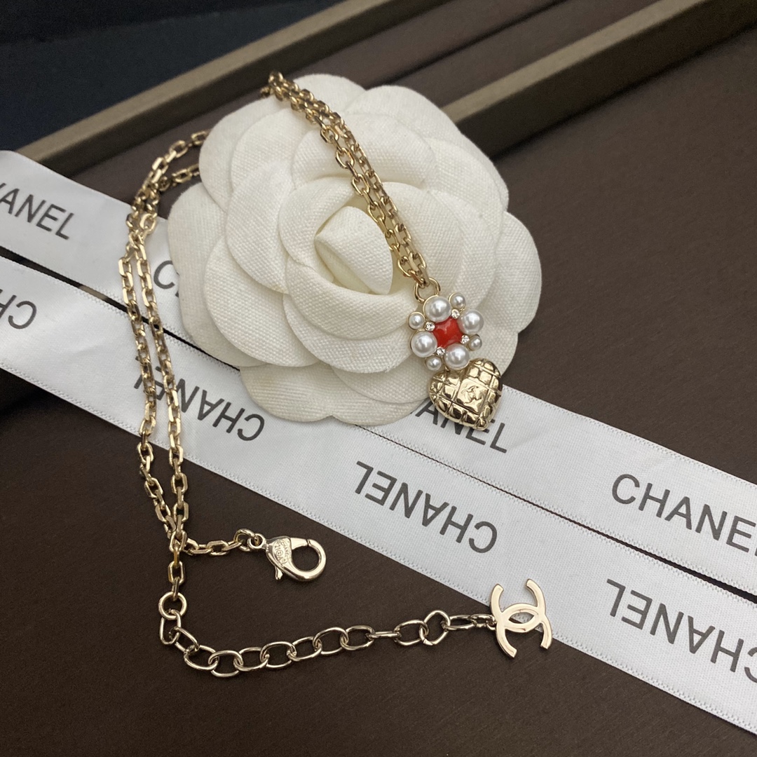 B057 Chanel cc necklace 108640