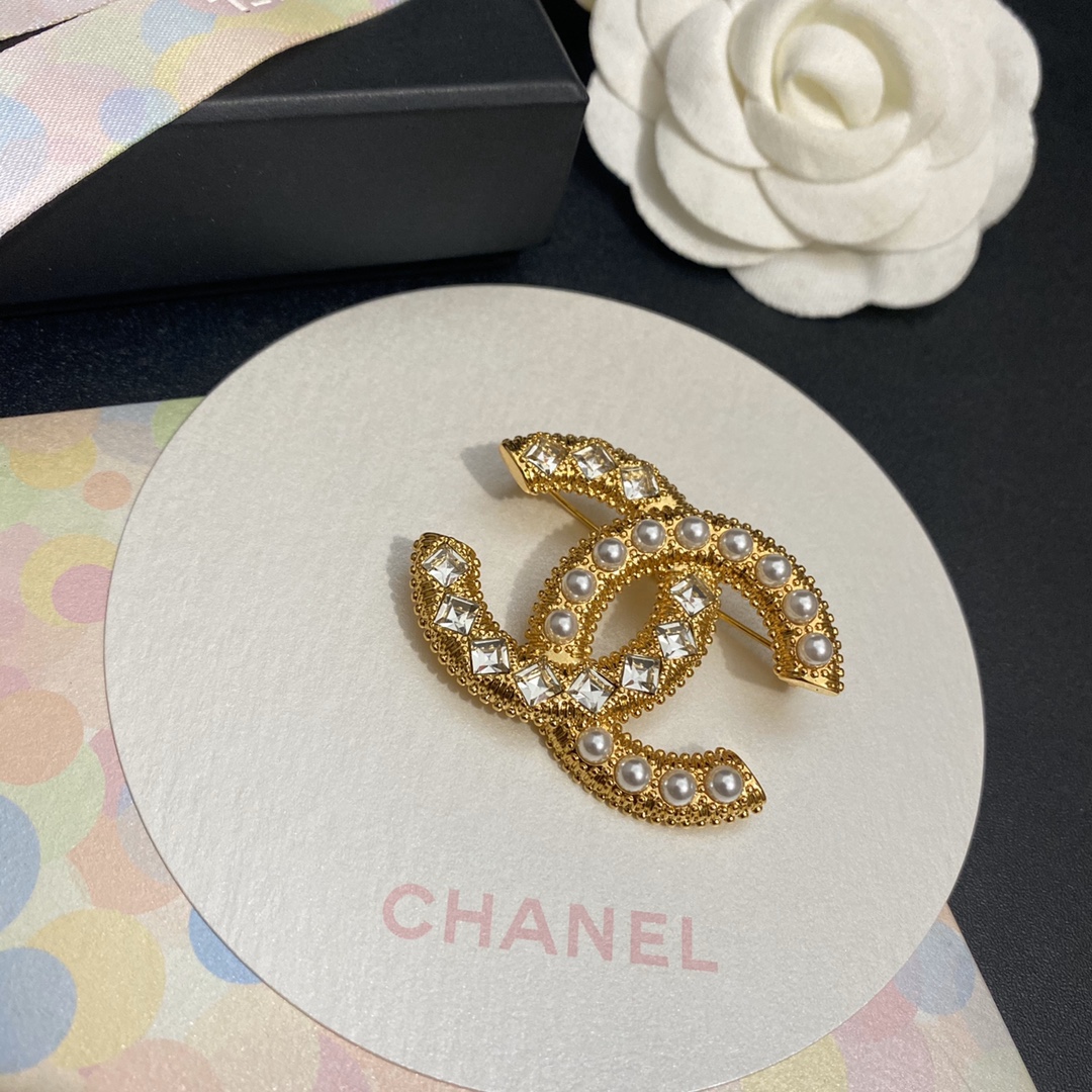 C188 Chanel brooch 108800