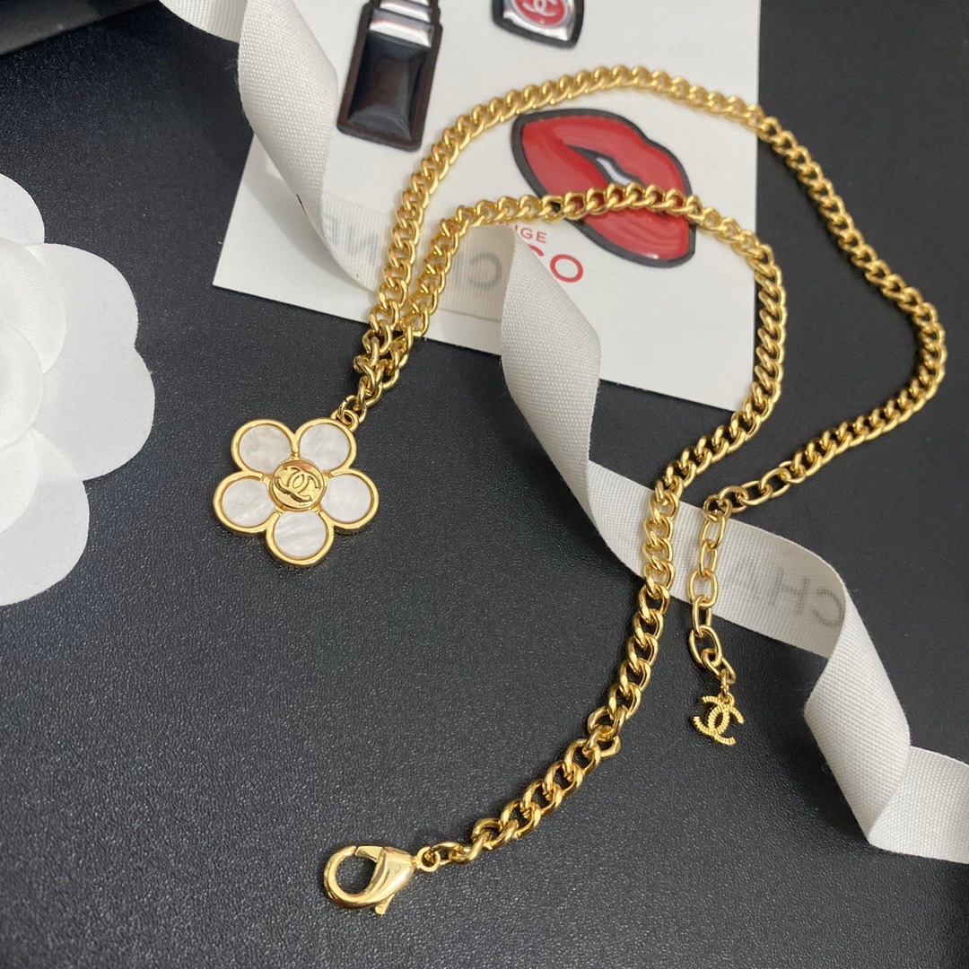B080 Chanel necklace 109095