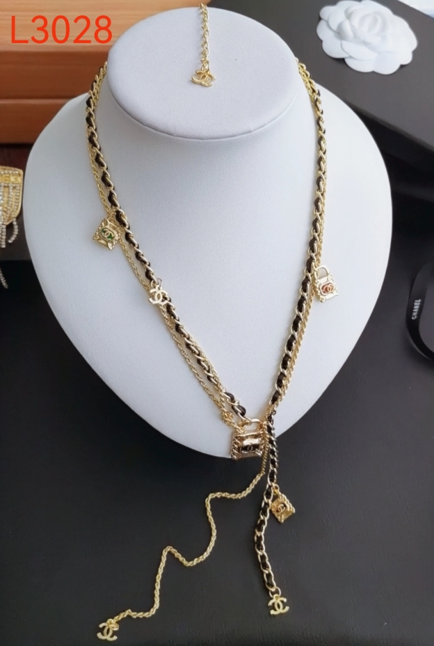 Chanel necklace 109154