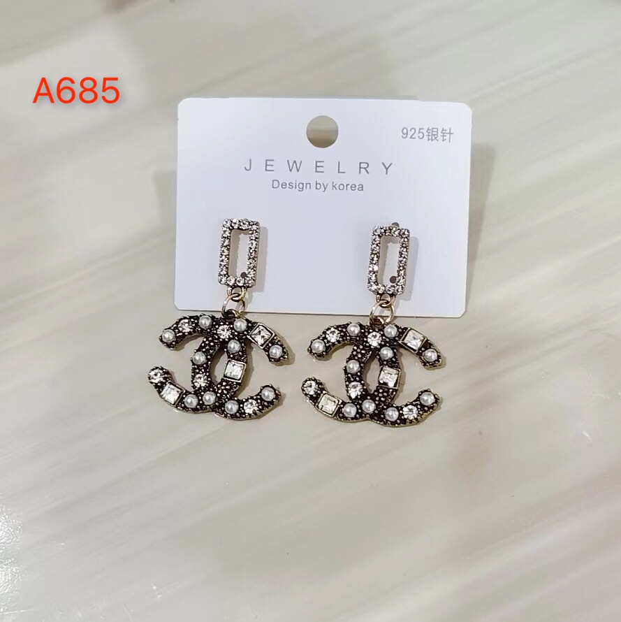 Chanel black crystal earrings cc 109144