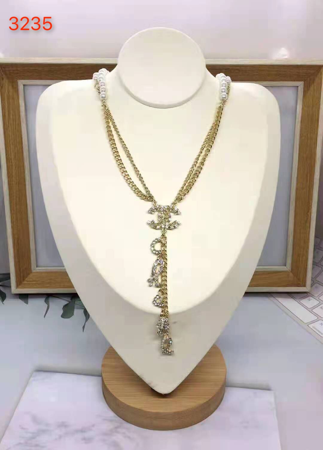 Chanel necklace 109142