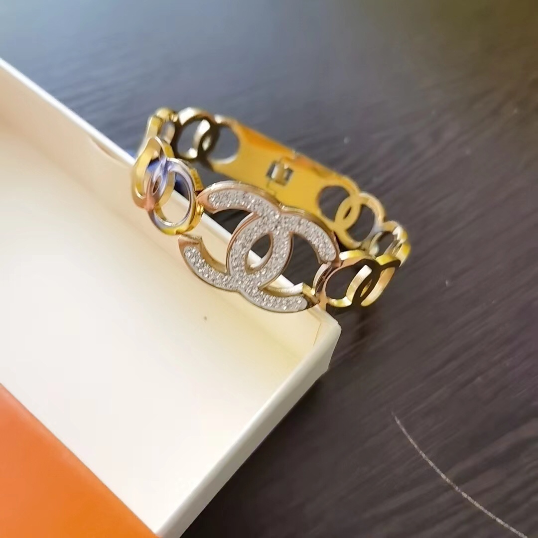 Chanel bracelet 109567