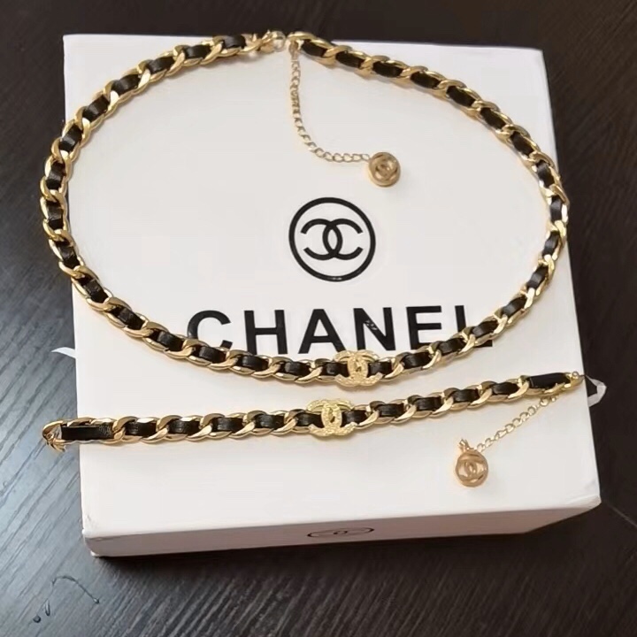 Chanel leather bracelet/choker necklace 110470