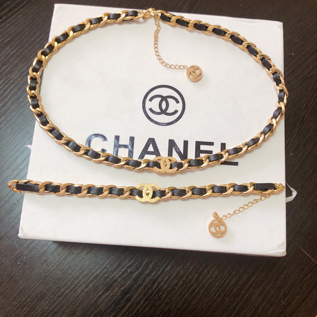 Chanel leather bracelet/choker necklace 110470