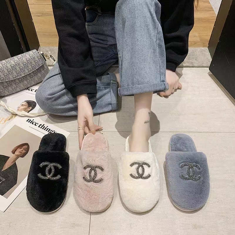Black-Chanel fur slippers