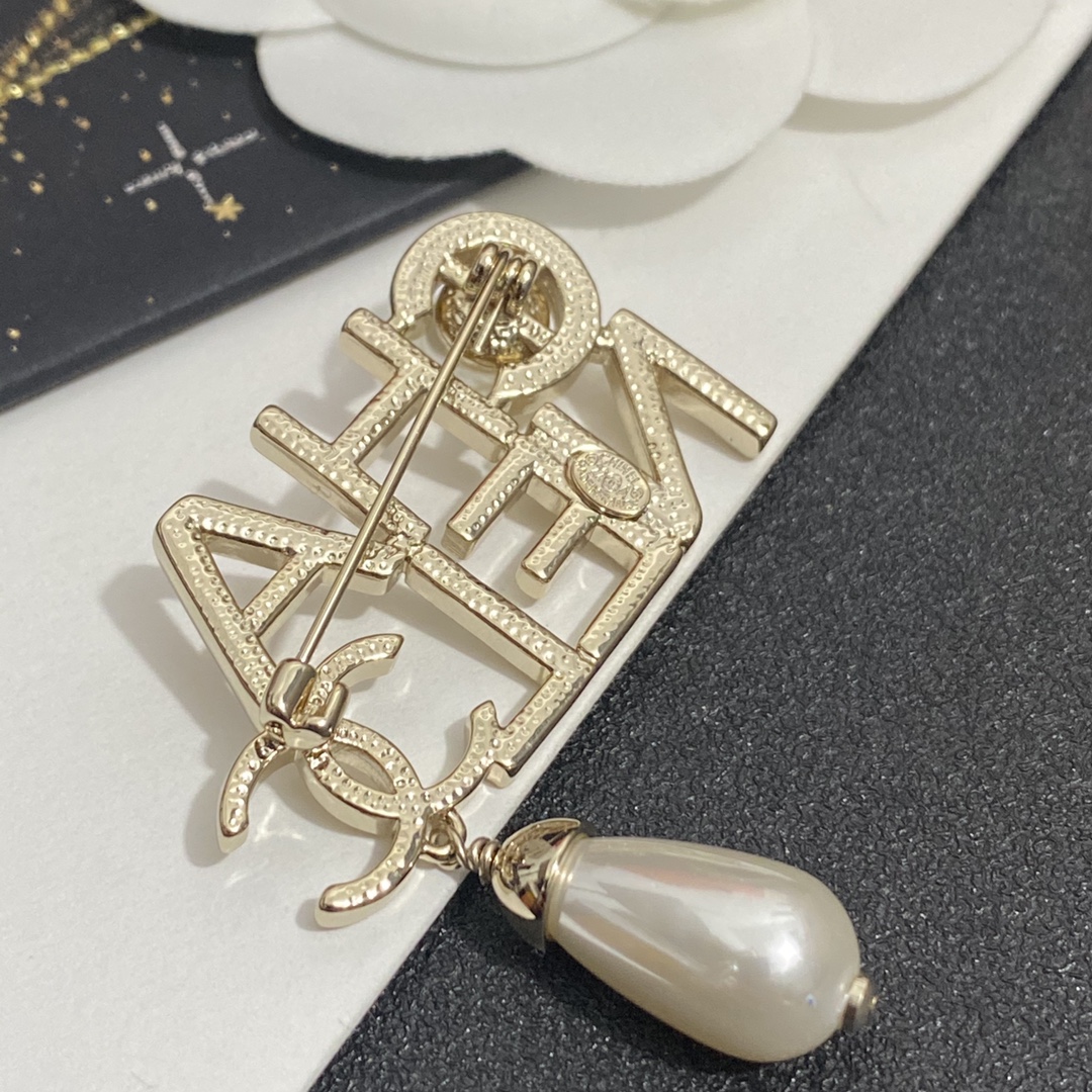 C255  Chanel brooch