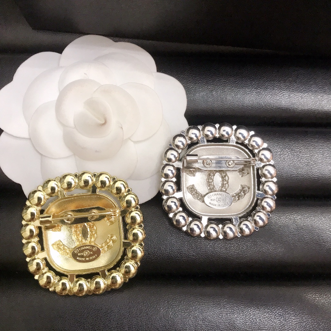 Chanel brooch 110652