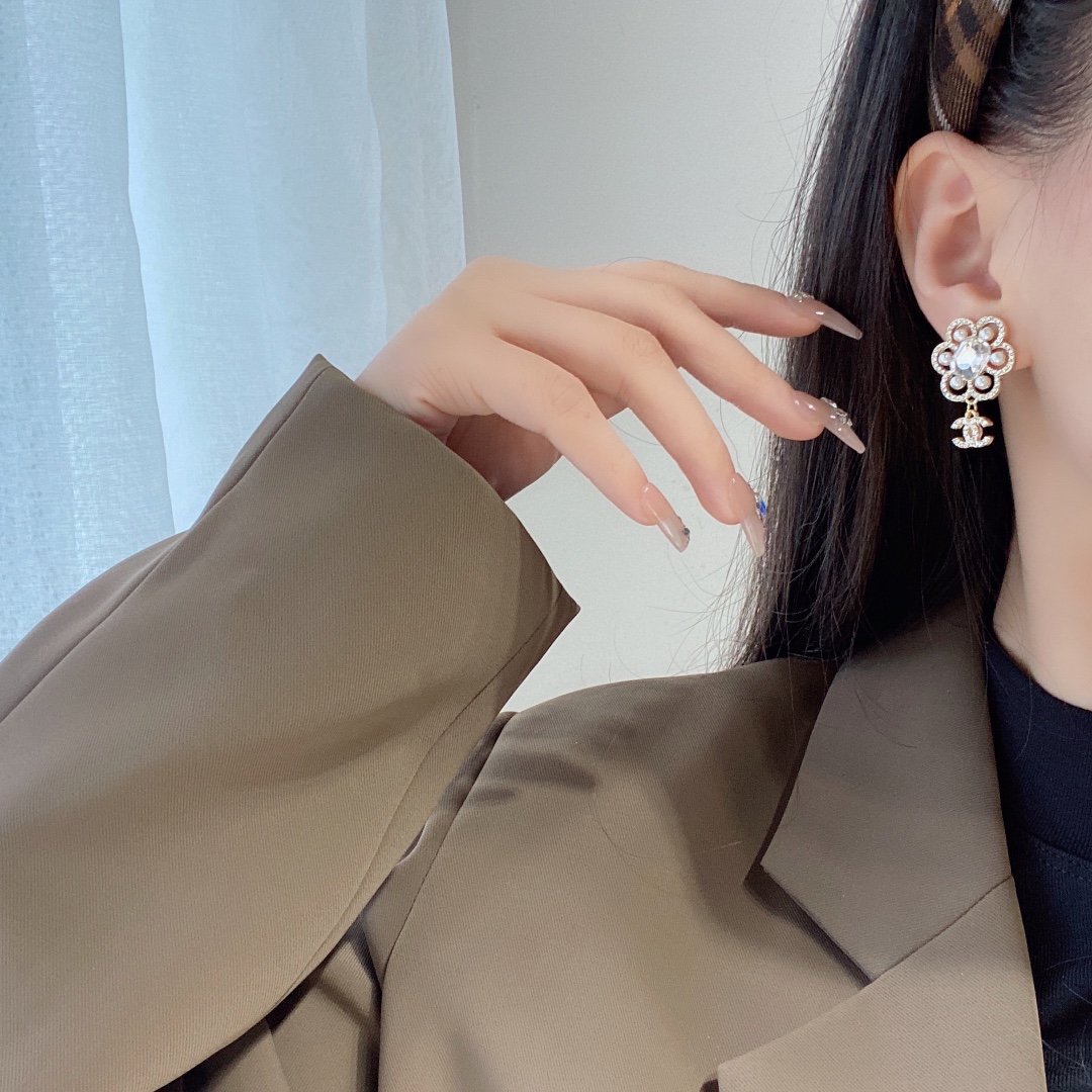 A485 Chanel earrings