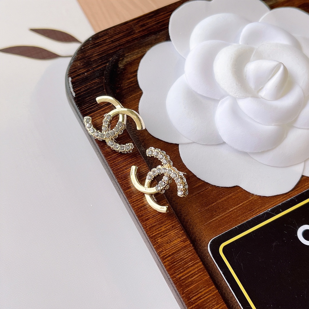 A842 Chanel earrings