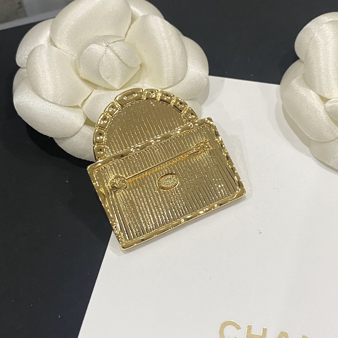 C288 Chanel brooch