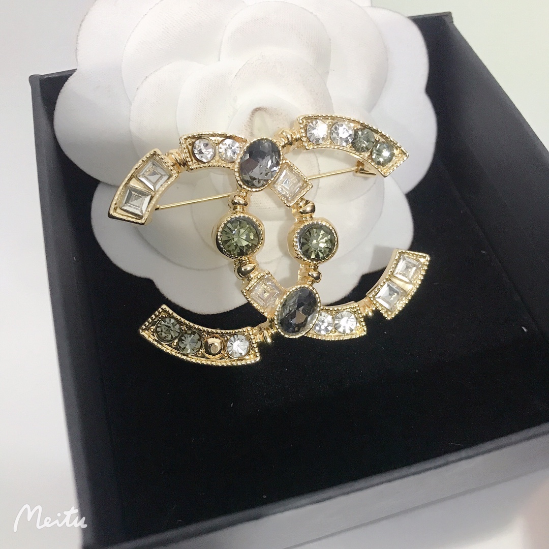 Chanel brooch 110767