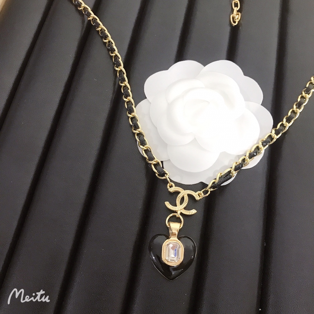 Chanel long necklace 110766