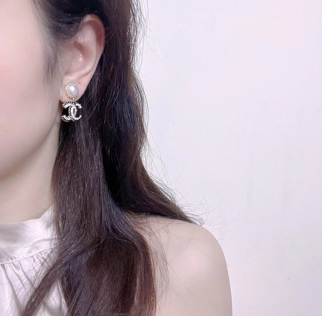 A961  Chanel earrings