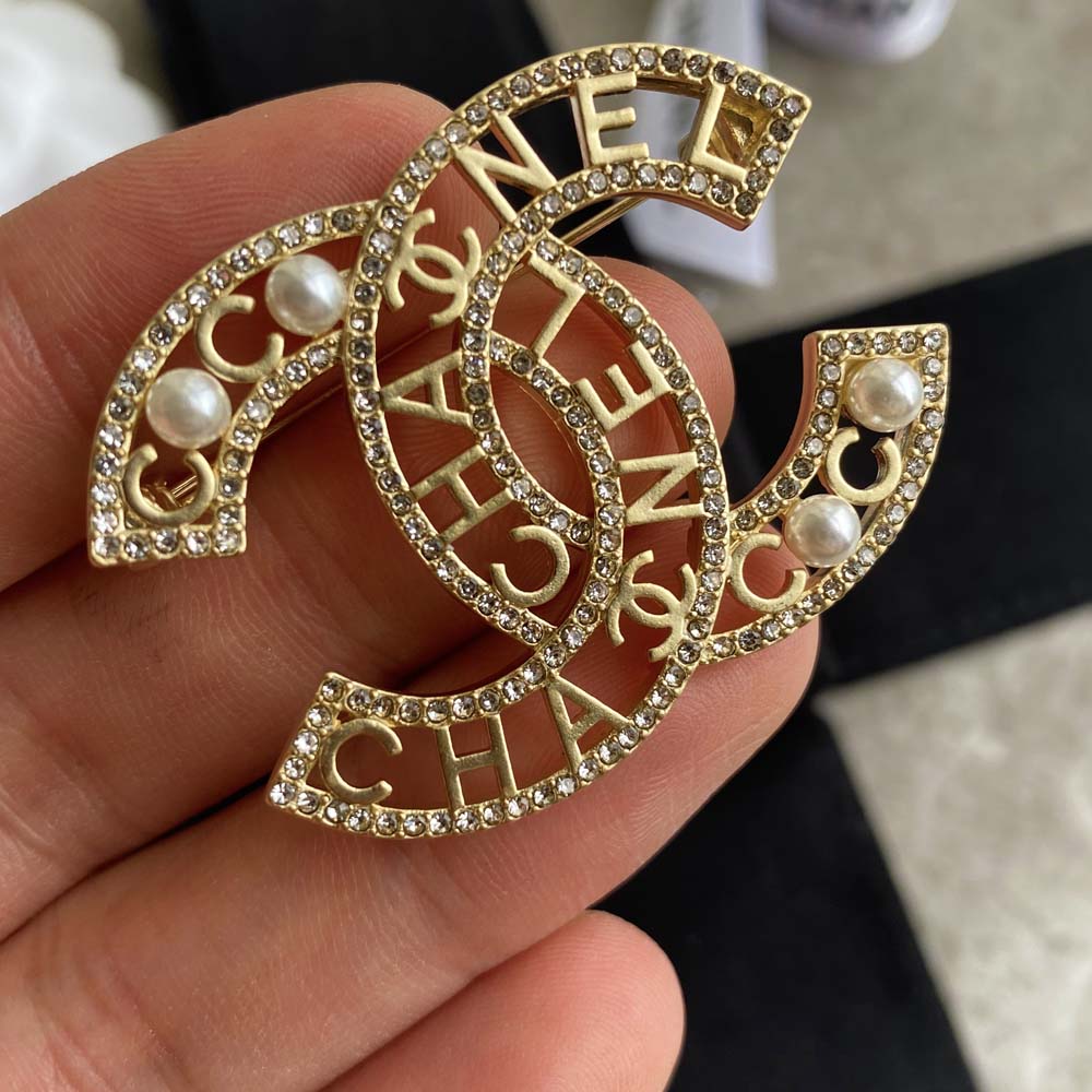 C101 Chanel CC brooch