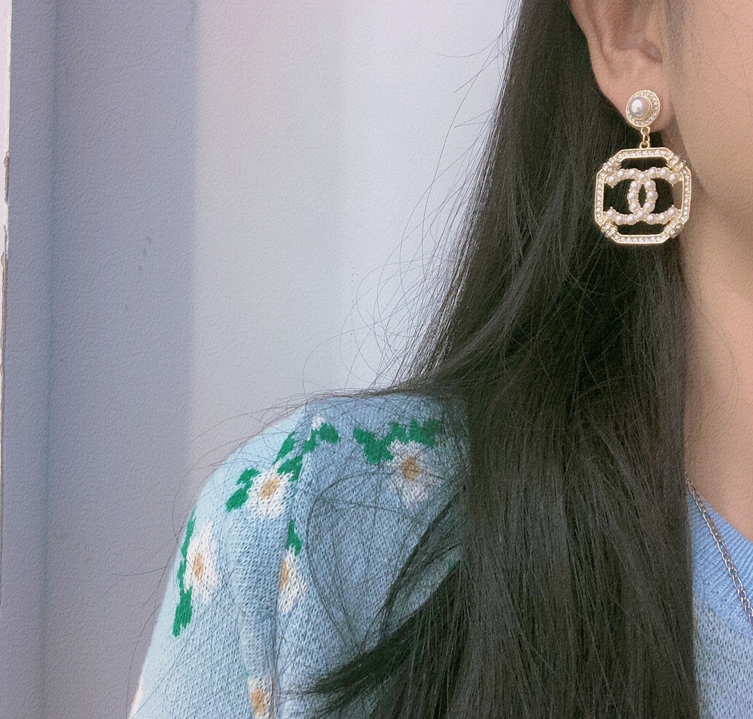 A499  Chanel earrings