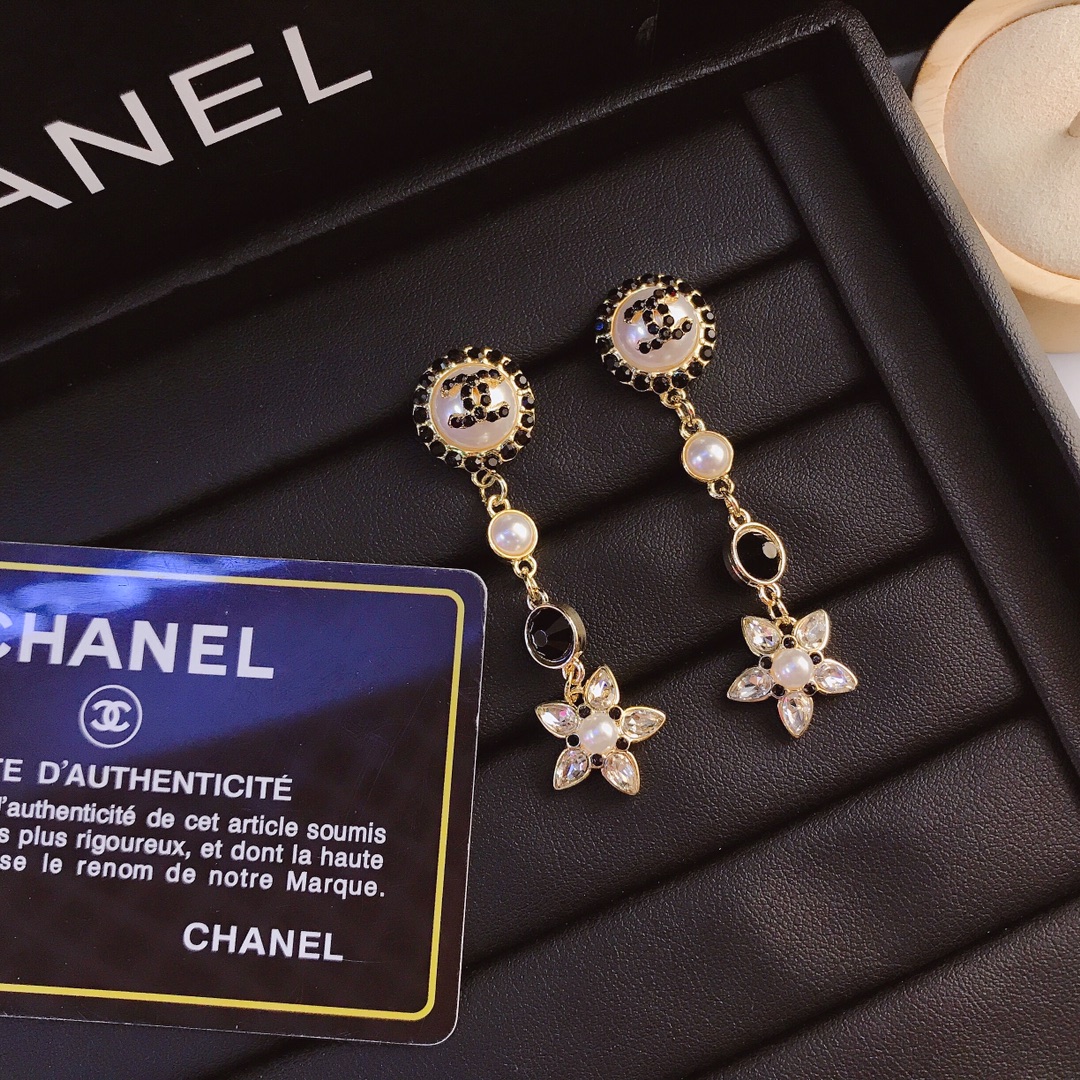 A165 Chanel earrings