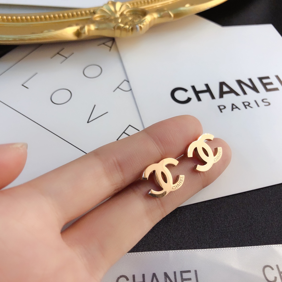 A353 Chanel earrings cc